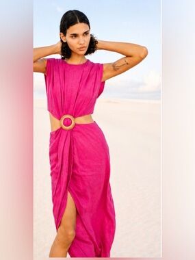 VIRAL NEW ZARA BLEND BUCKLED DRESS SIZE S
🚨NO DISCOUNT